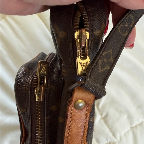 Louis Vuitton Monogram Canvas Messenger Bag - Picture 7 of 11